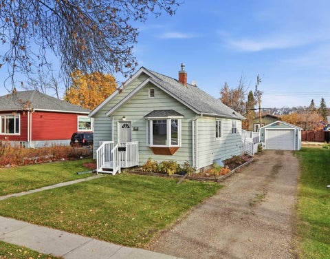 Photo of 5112 47 Avenue, Ponoka, AB T4J 1J3 (MLS # A2352998)