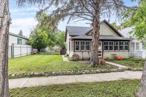 Photo of 1134 Ross Street SE, Medicine Hat, AB T1A 0Y4 (MLS # A2319036)