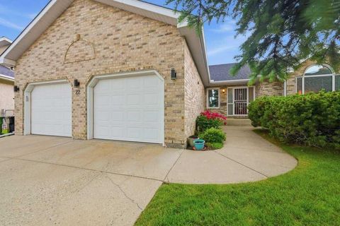 Photo of 22 Varsity Estates Close NW, Calgary, AB T3B 5J2 (MLS # A2325622)