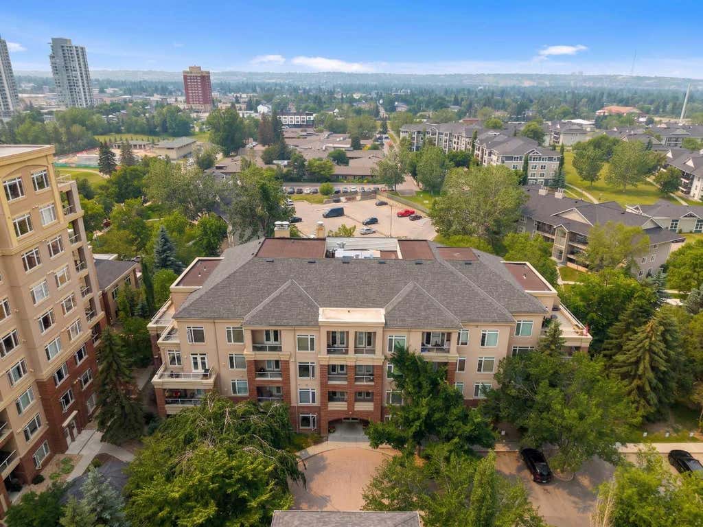 Photo of 24 Hemlock Crescent SW #4203, Calgary, AB T3C 2Z1 (MLS # A2332309)