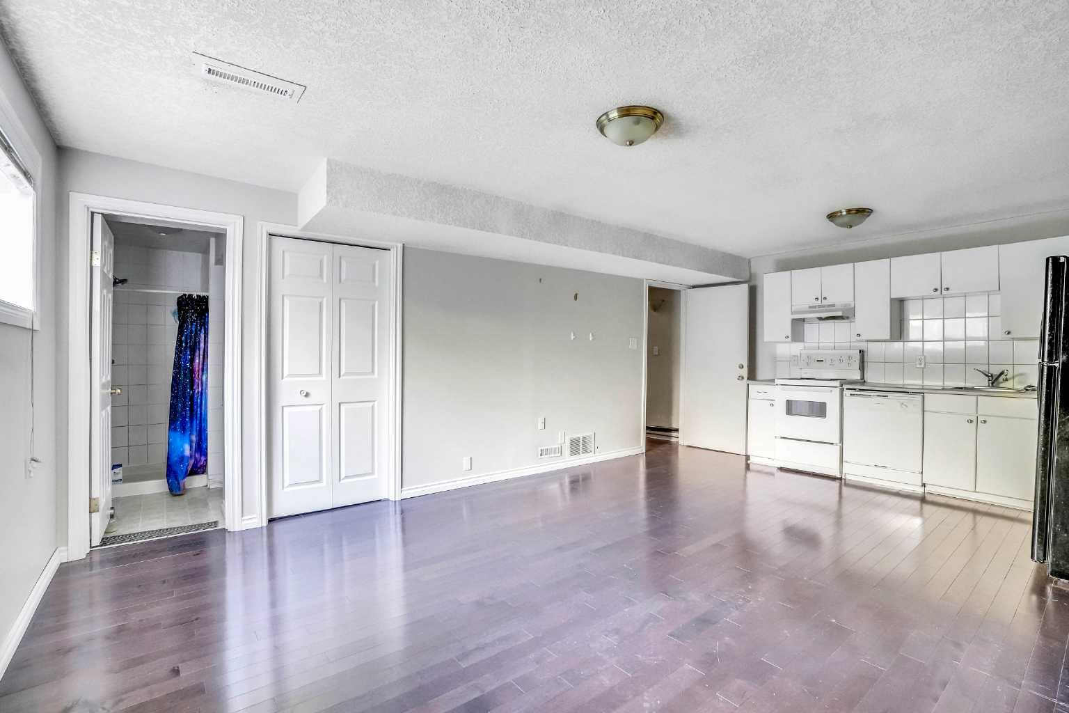 185 Cornwallis Drive NW