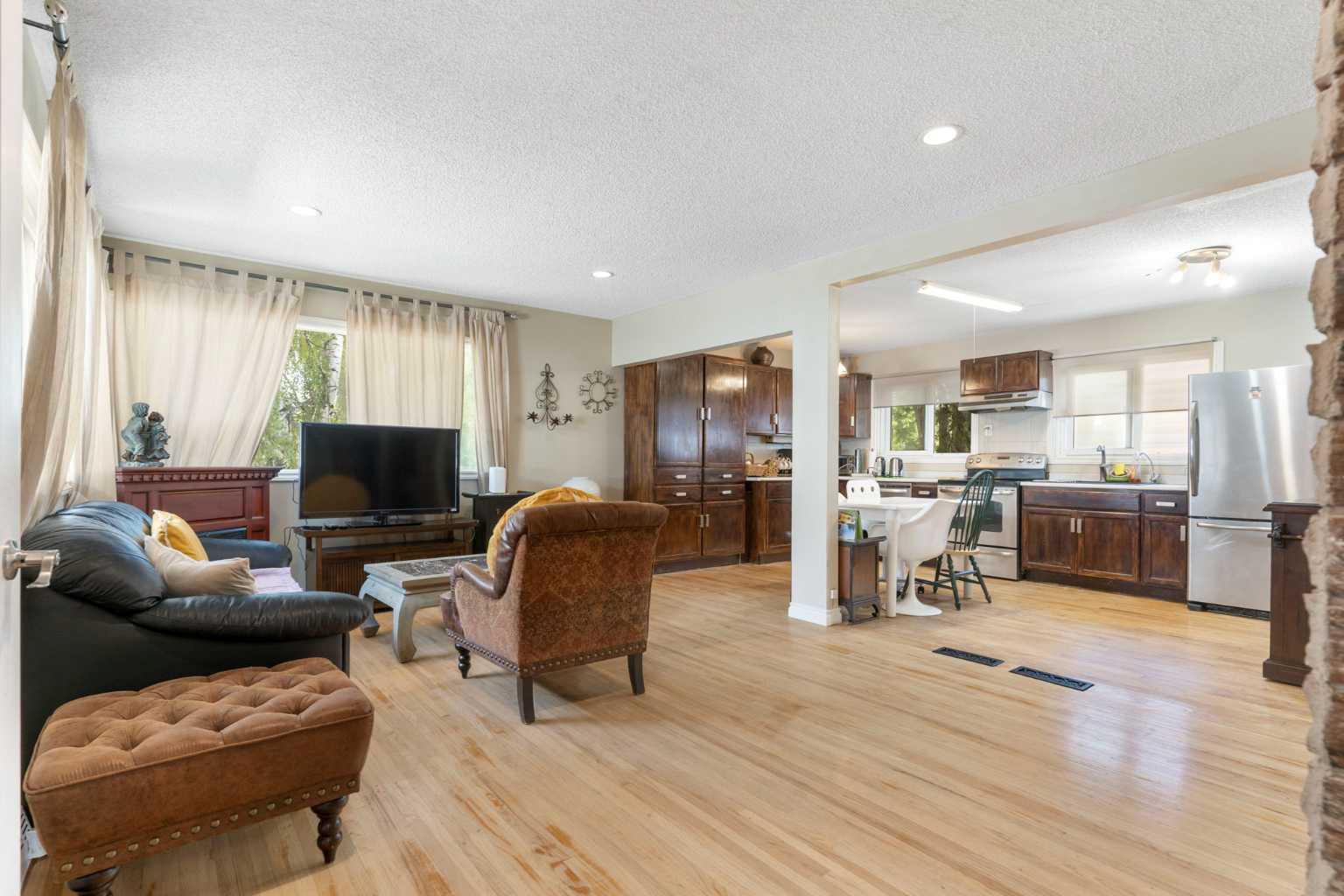 87 Hillgrove Drive SW