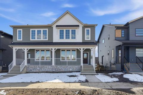 Photo of 229 Bridgeport Gate, Chestermere, AB T1X 3E2 (MLS # A2295338)