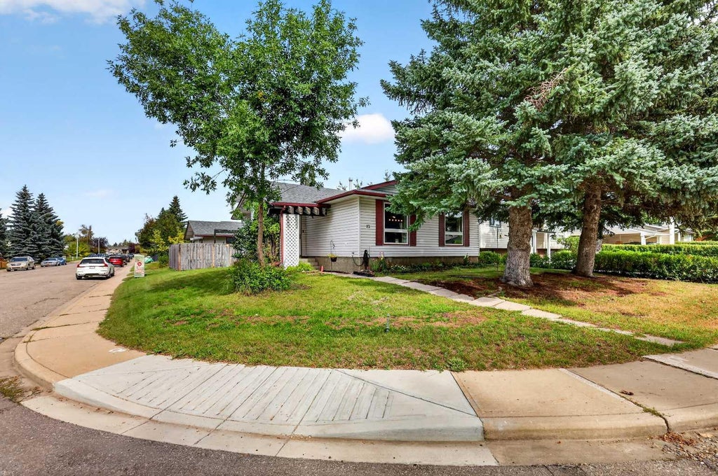 Photo of 12 Brentwood Drive E, Strathmore, AB T1P 1G1 (MLS # A2343658)