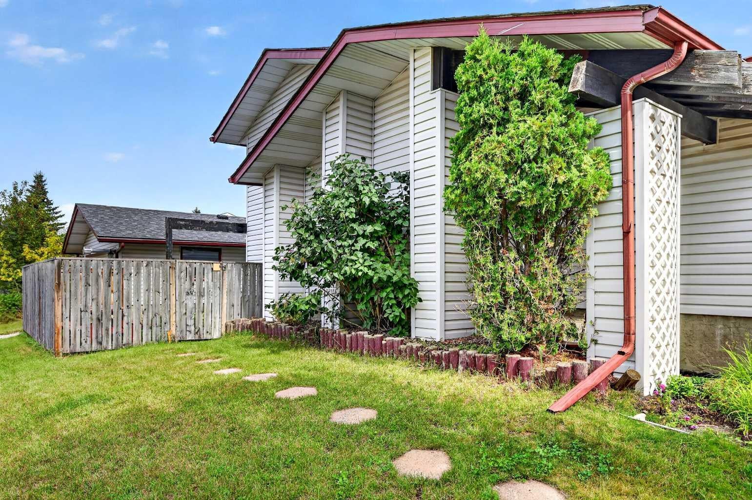 12 Brentwood Drive E