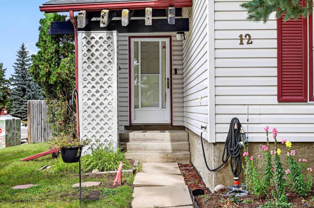 Photo of 12 Brentwood Drive E, Strathmore, AB T1P 1G1 (MLS # A2343658)