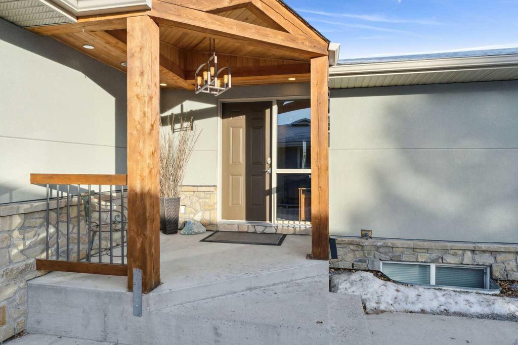 Photo of 5031 Viceroy Drive NW, Calgary, AB T3A 0V2 (MLS # A2275791)