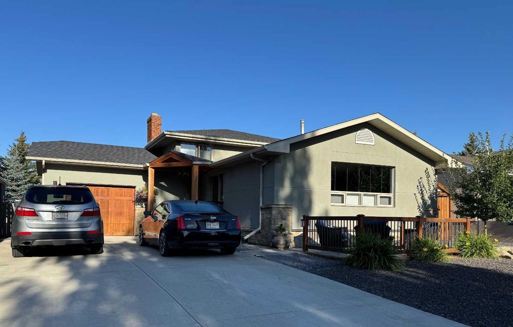 Photo of 5031 Viceroy Drive NW, Calgary, AB T3A 0V2 (MLS # A2275791)