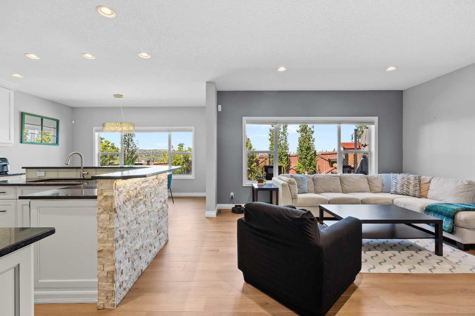 18 Hidden Creek Manor NW