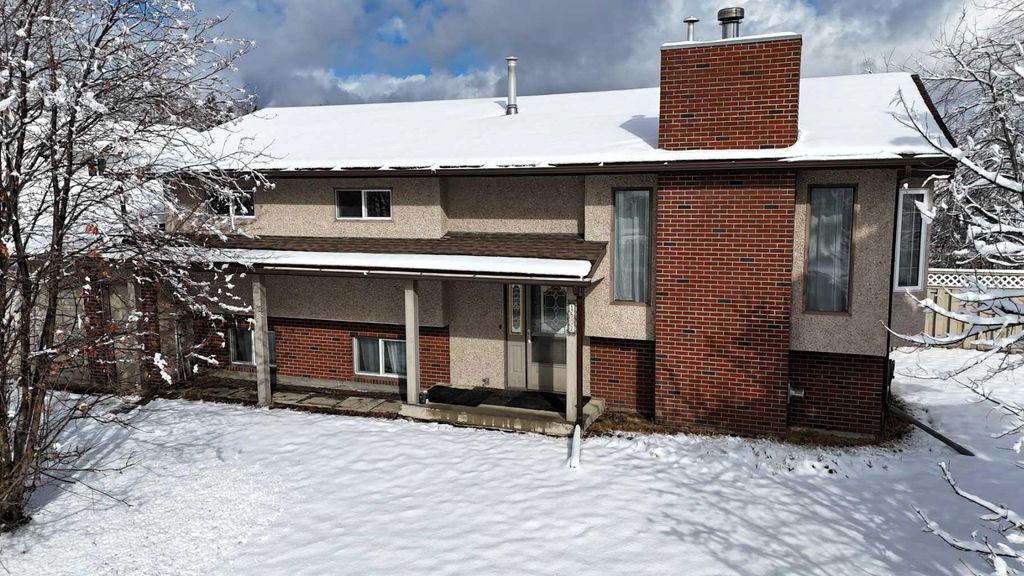 Photo of 1502 54 Street St, Edson, AB T7E 1H3 (MLS # A2292870)