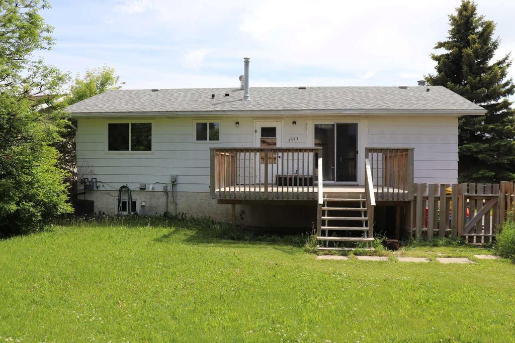 Photo of 5518 13 Avenue Ave, Edson, AB T7E 1H7 (MLS # A2291677)