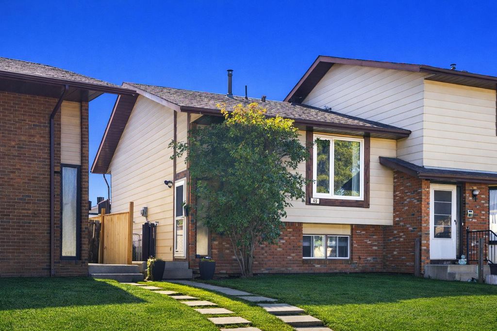 Photo of 49 Castlebrook Way NE, Calgary, AB T3J 2A7 (MLS # A2303785)