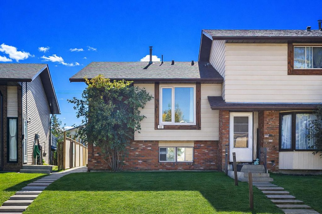 Photo of 49 Castlebrook Way NE, Calgary, AB T3J 2A7 (MLS # A2303785)