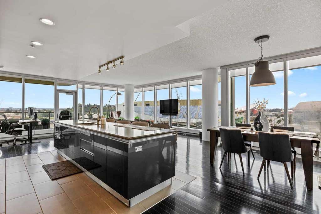 Photo of 433 11 Avenue SE #803, Calgary, AB T2G 0C7 (MLS # A2337695)