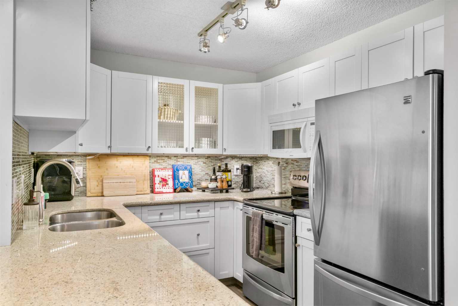 545 18 Avenue SW 205