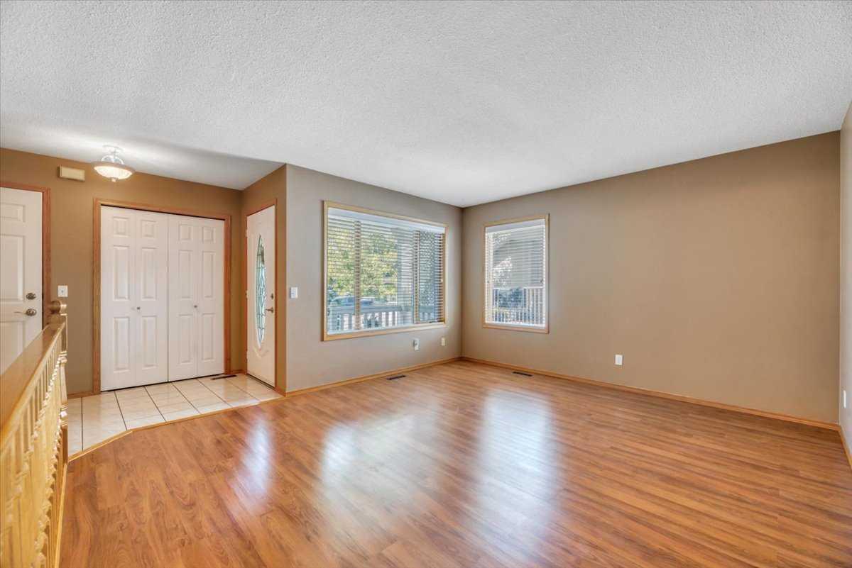 10 Sandstone Ridge Crescent