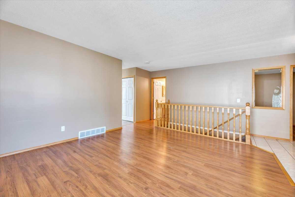 10 Sandstone Ridge Crescent