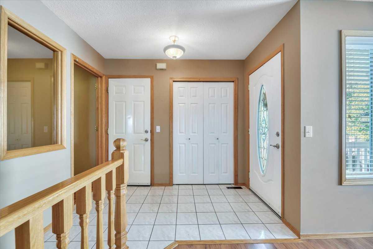 10 Sandstone Ridge Crescent