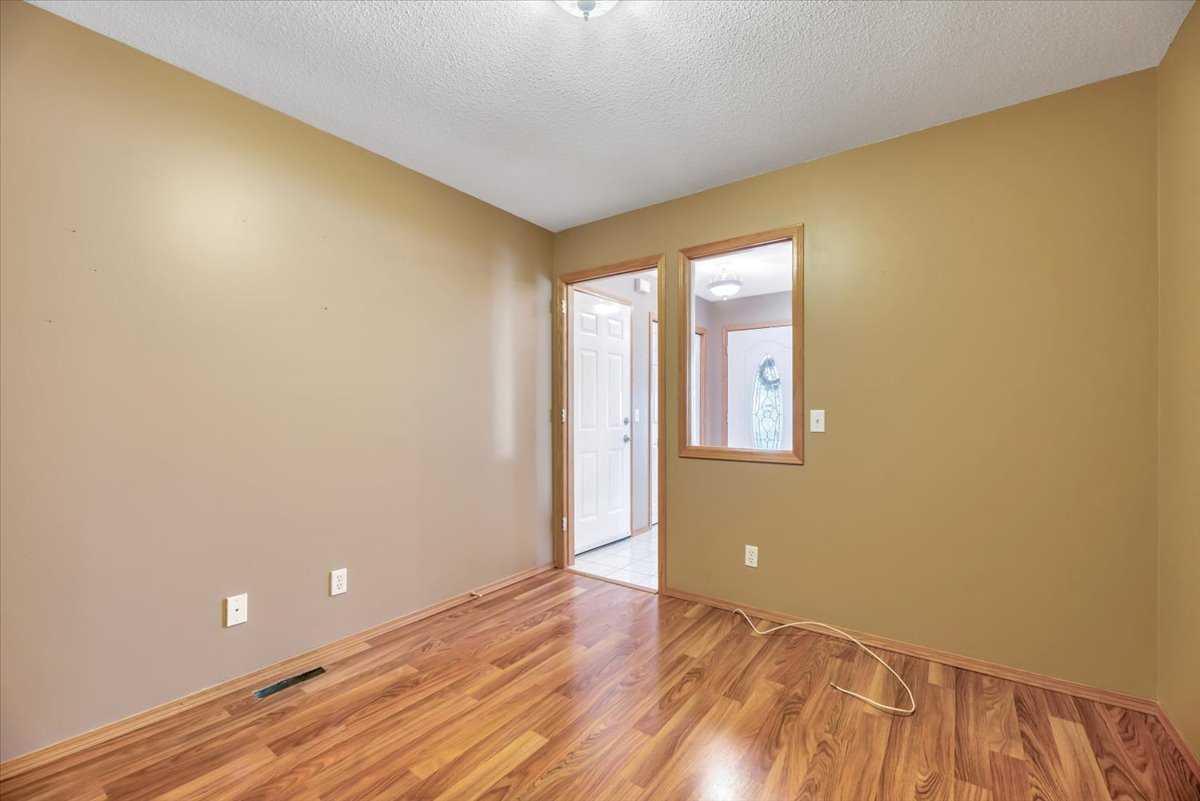 10 Sandstone Ridge Crescent