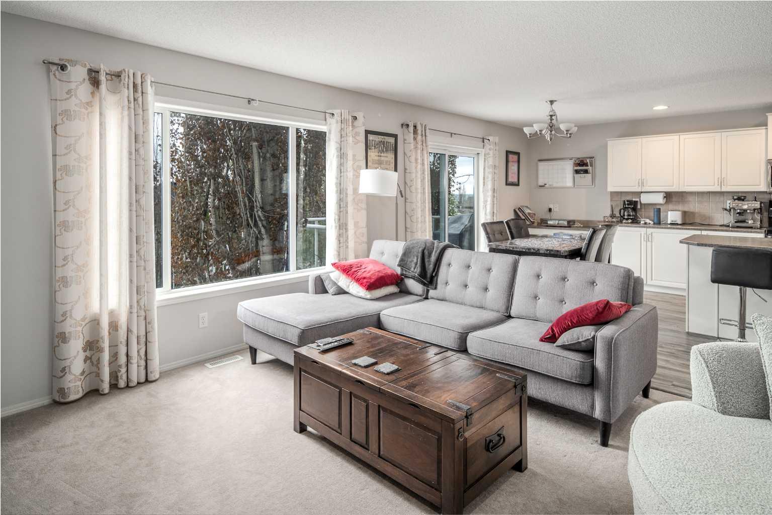 4 Springbank Bay SW