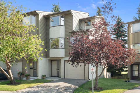 Photo of 140 Glamis Terrace SW, Calgary, AB T3E 6V3 (MLS # A2338117)