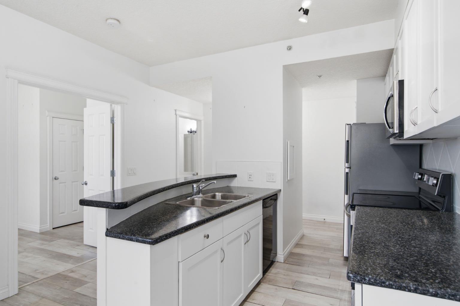 930 Centre Avenue NE 438
