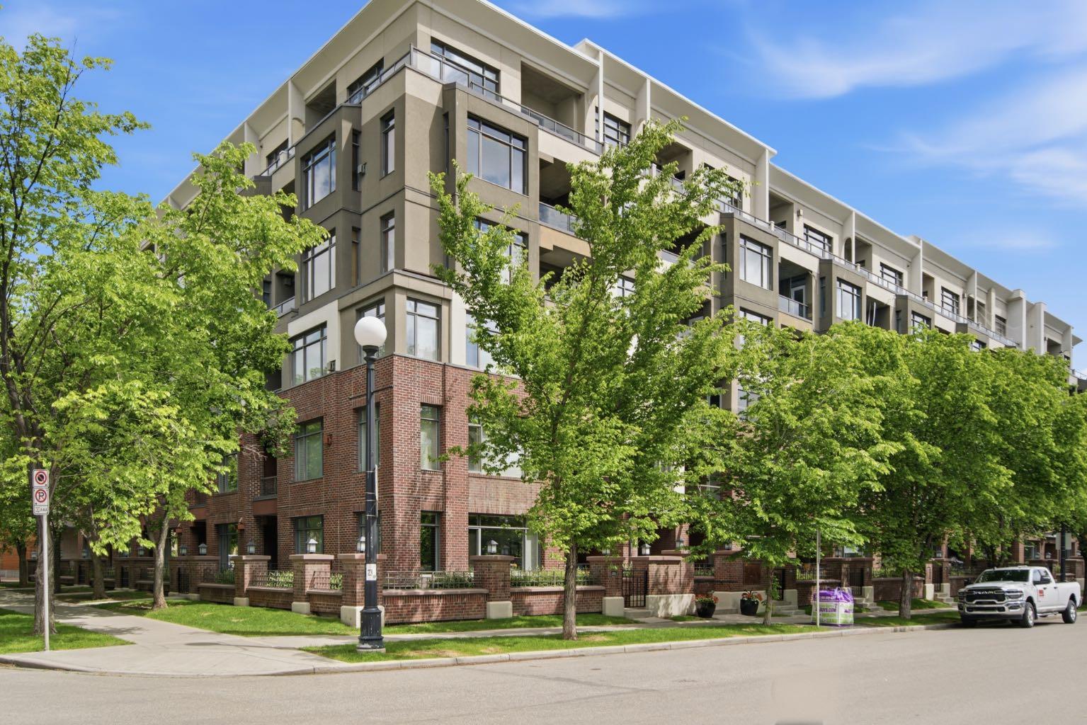 930 Centre Avenue NE 438