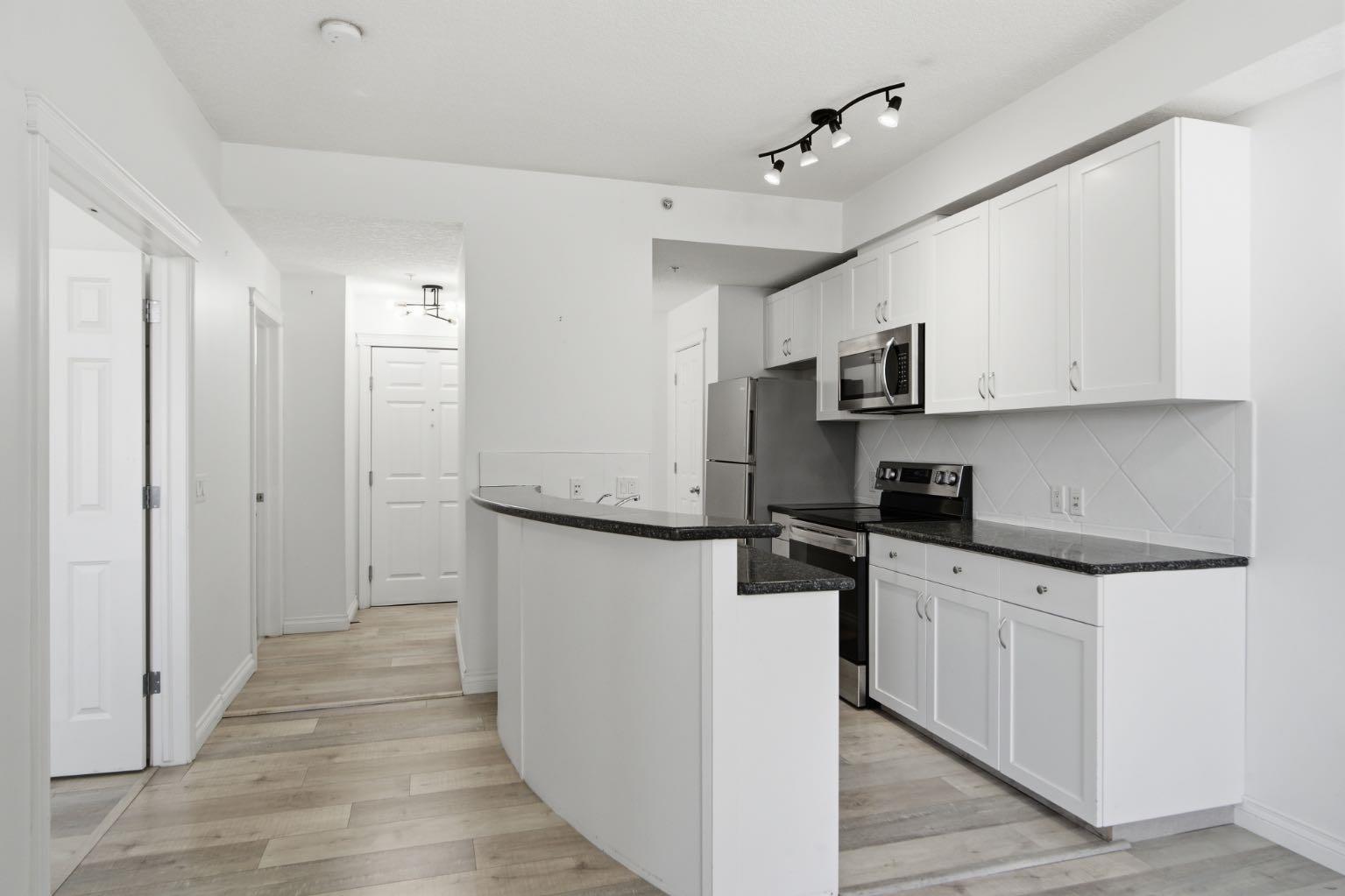 930 Centre Avenue NE 438