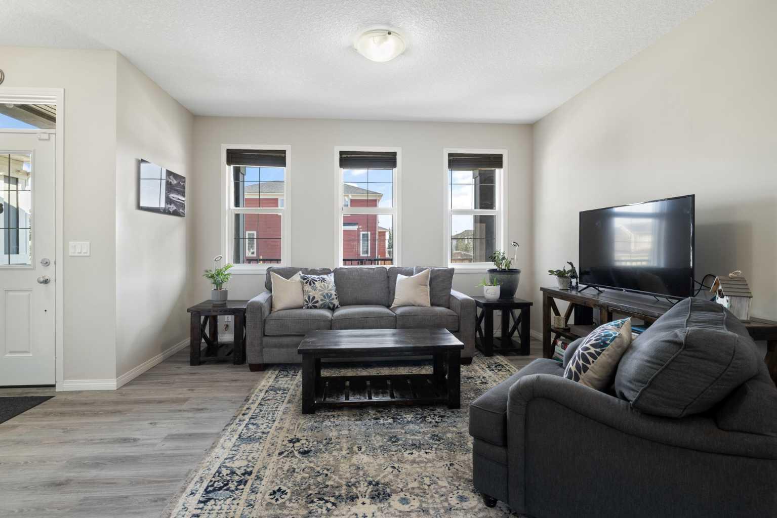 211 Evanscrest Way NW