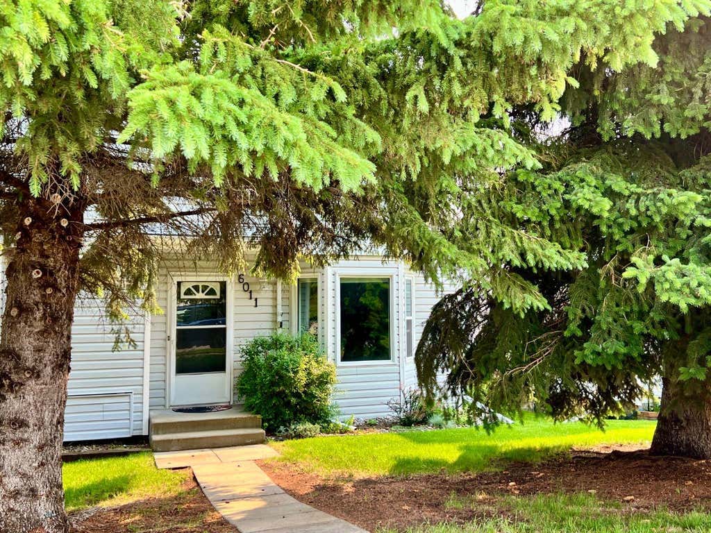 Photo of 6011 54 Street, Rocky Mountain House, AB T4T 1L9 (MLS # A2325092)