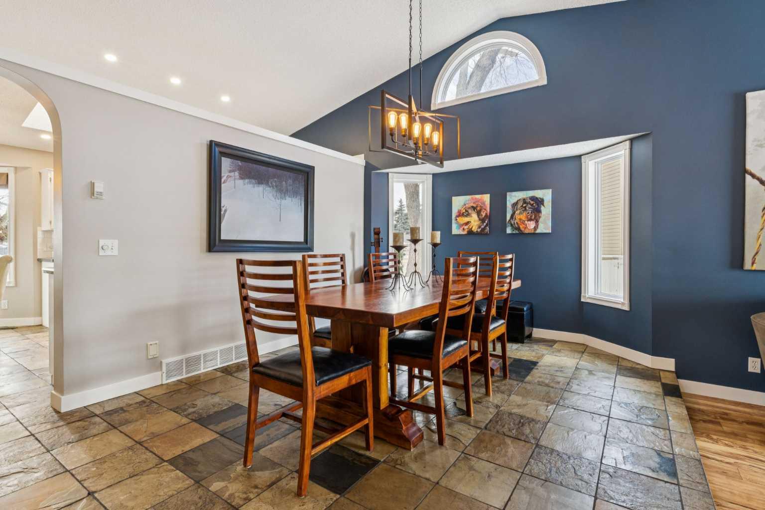 319 Diamond Court SE