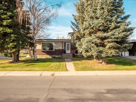 Photo of 1216 Lakewood Road S, Lethbridge, AB T1K 3E1 (MLS # A2354454)