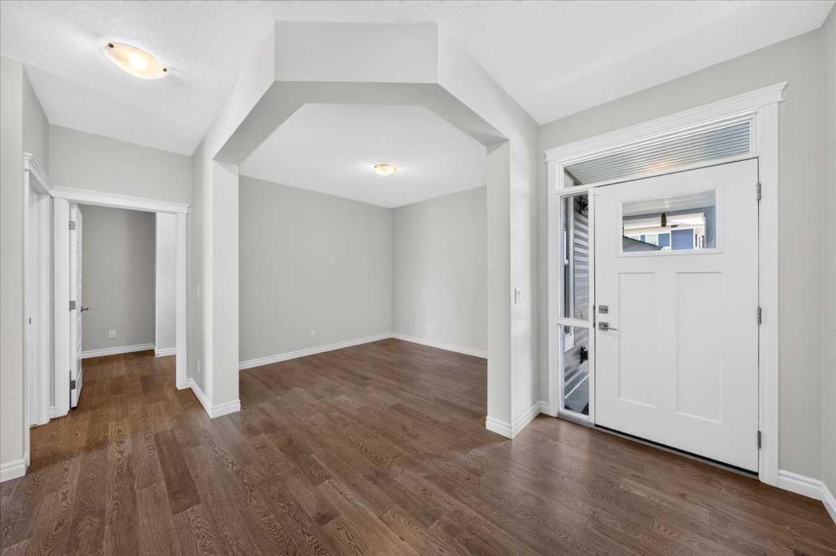 75 Midgrove Drive SW