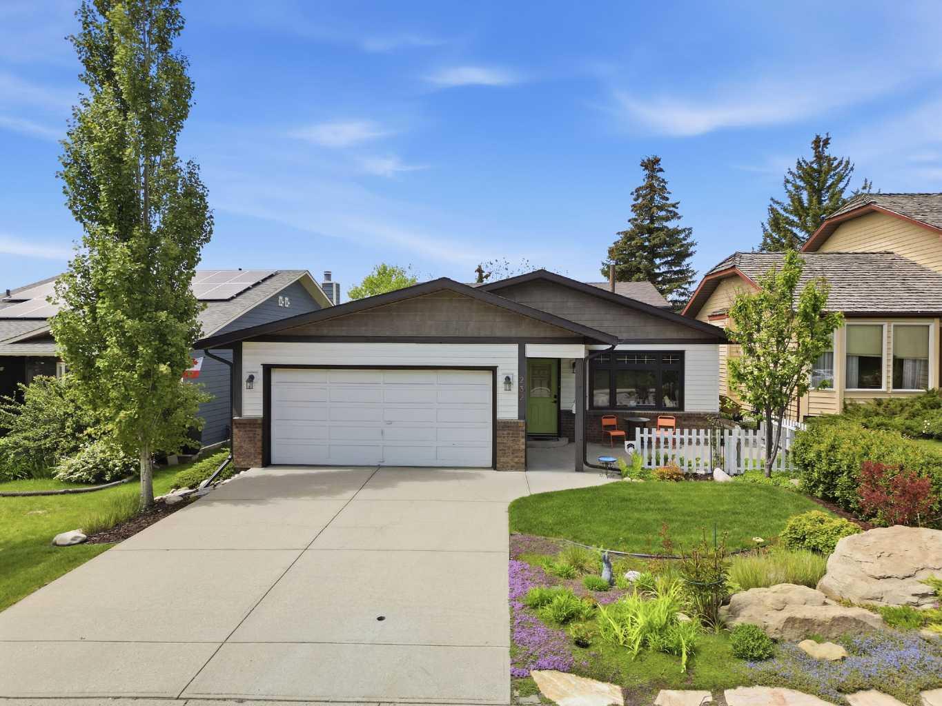 232 Hawkcliff Way NW