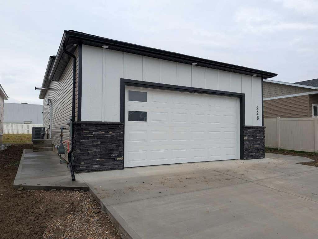 Photo of 328 Somerside Road SE, Medicine Hat, AB T1B 0R2 (MLS # A2338781)