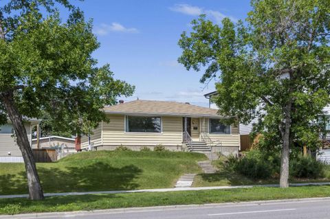 2423 37 Street SW Calgary AB T3E 3A8