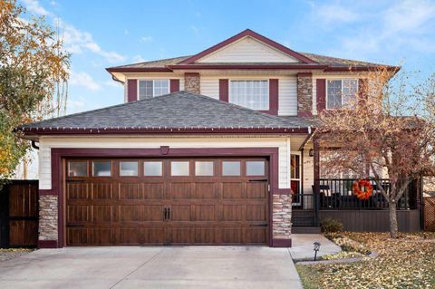 232 Oakmere Place Chestermere AB T1X 1L2