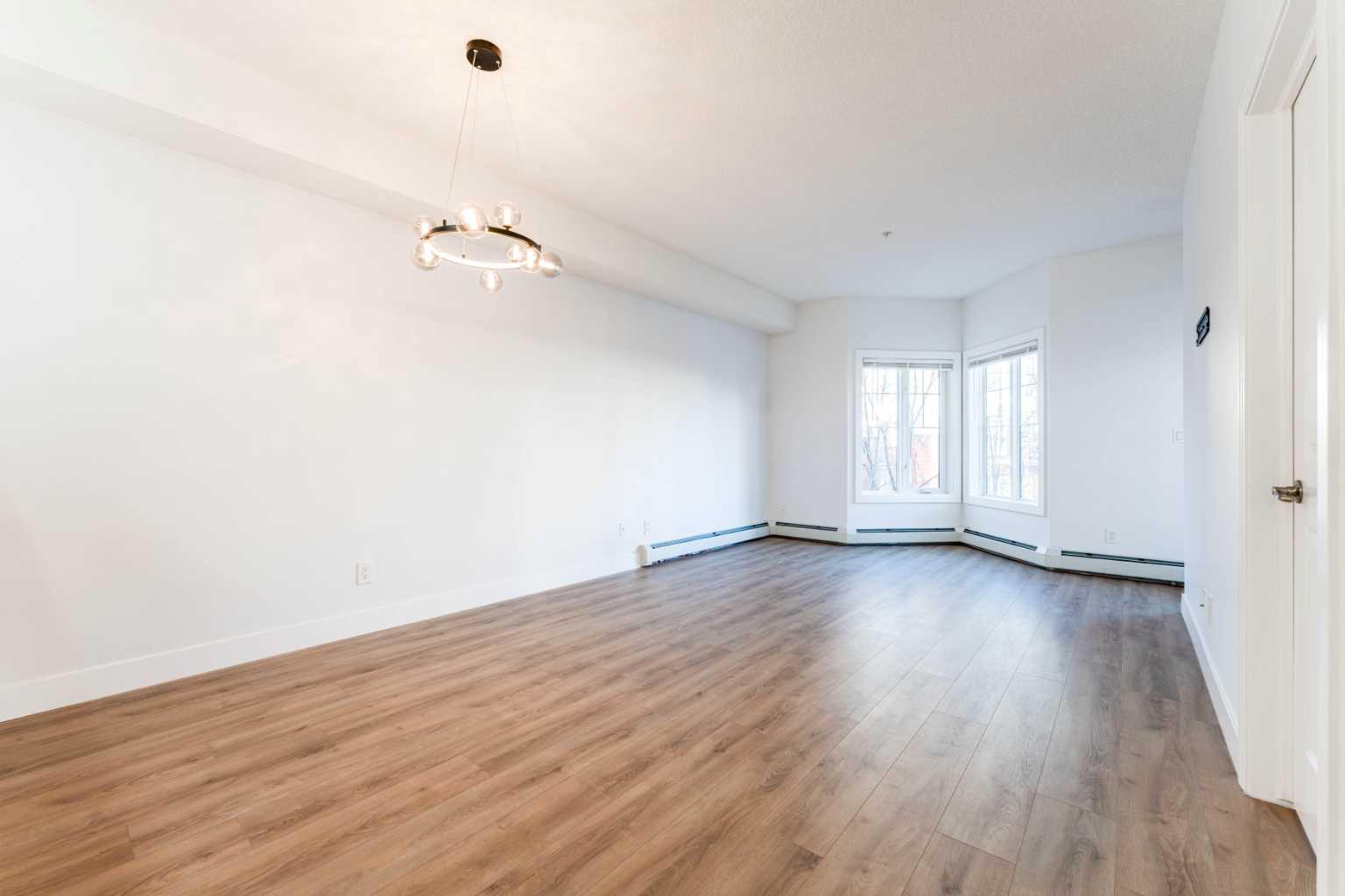 70 Royal Oak Plaza NW 214