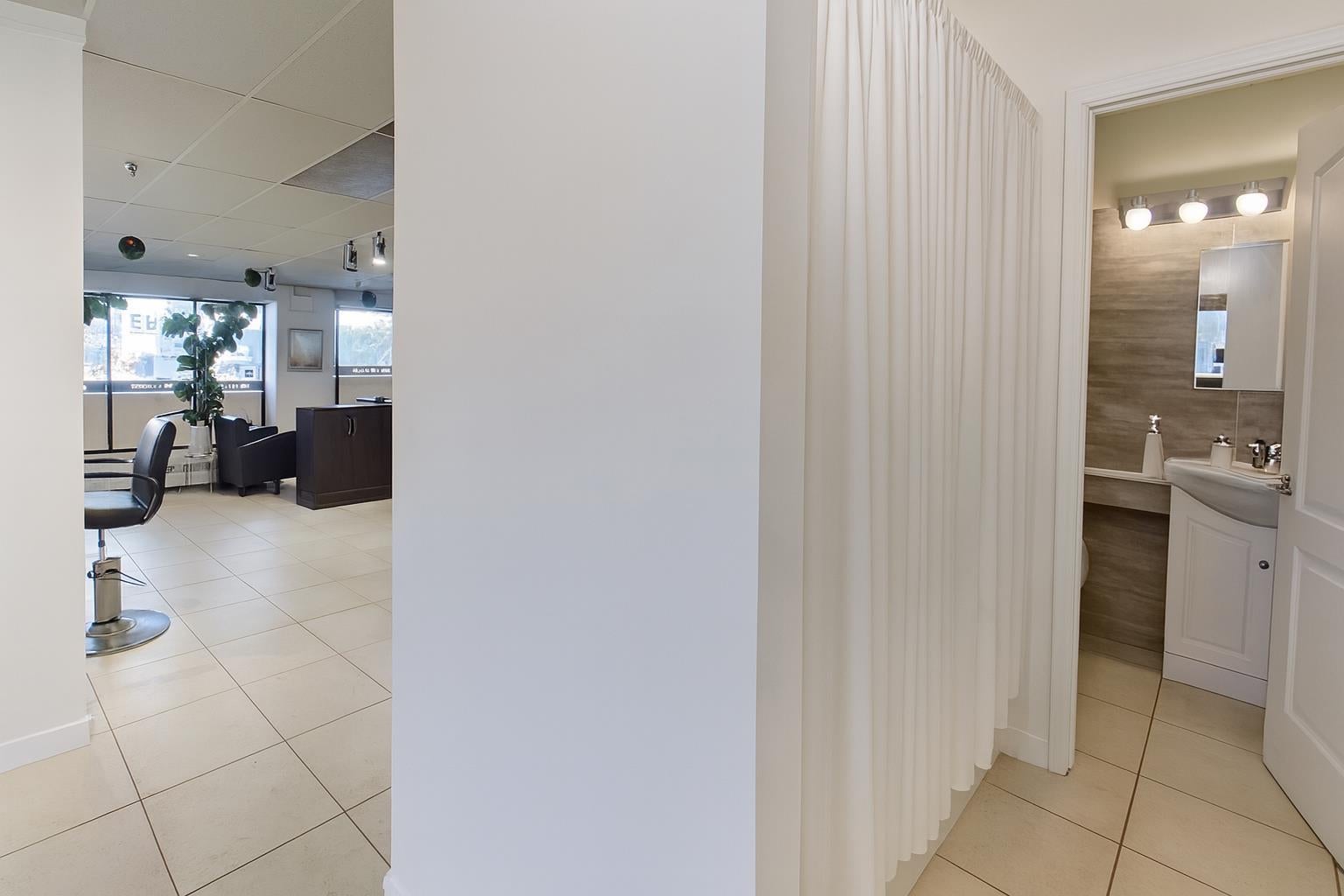2909 17 Avenue SW 100