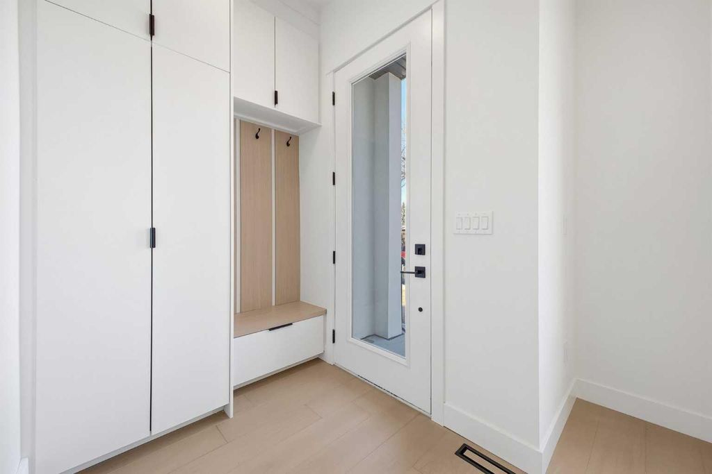 Photo of 2105 7 Street NE, Calgary, AB T2E 4C7 (MLS # A2296372)