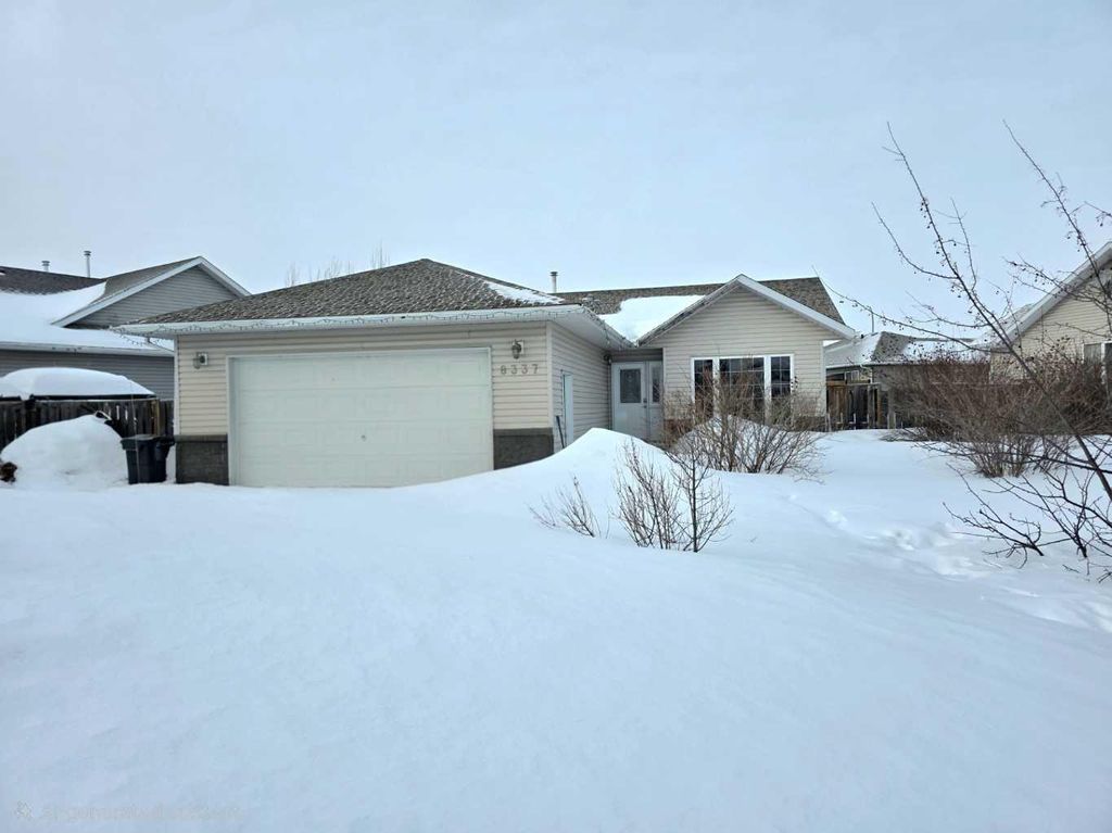 Photo of 8337 103 Avenue, Peace River, AB T8S 0N2 (MLS # A2293106)