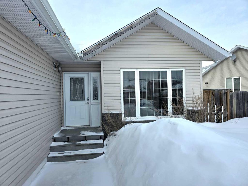 Photo of 8337 103 Avenue, Peace River, AB T8S 0N2 (MLS # A2293106)