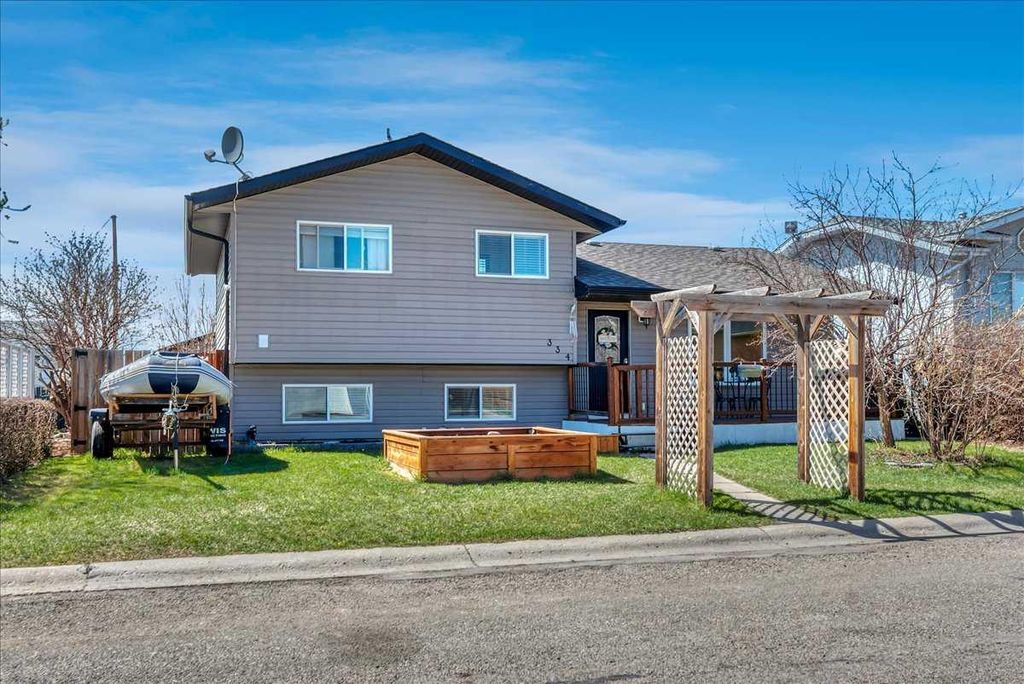 Photo of 334 Lausen Place, Carseland, AB T0J 0M0 (MLS # A2309862)