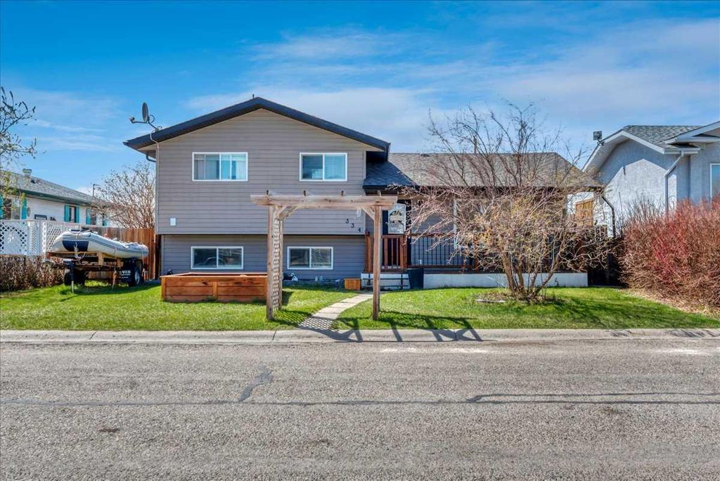 Photo of 334 Lausen Place, Carseland, AB T0J 0M0 (MLS # A2309862)