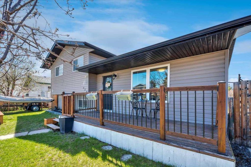 Photo of 334 Lausen Place, Carseland, AB T0J 0M0 (MLS # A2309862)