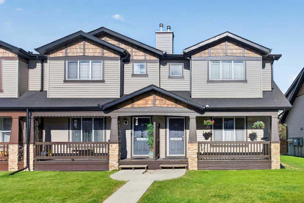 Photo of 22 Panatella Park NW, Calgary, AB T3K 6K4 (MLS # A2324025)