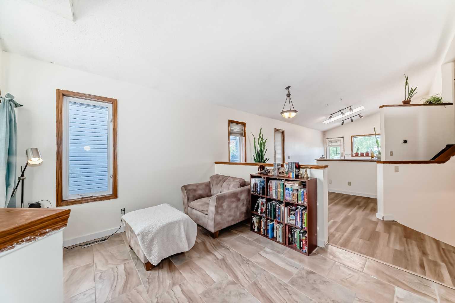 7 Erin Grove SE