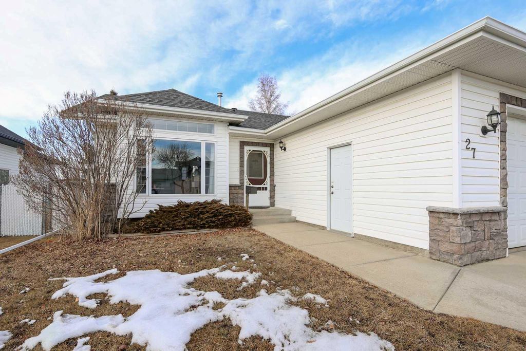 Photo of 27 Falcon Crescent, Sylvan Lake, AB T4S 1Z2 (MLS # A2286694)