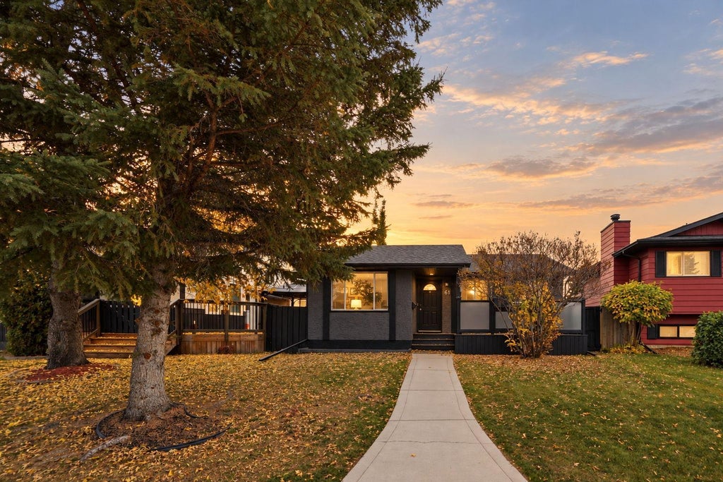 Photo of 61 Chappel Drive, Red Deer, AB T4P 2R6 (MLS # A2351552)