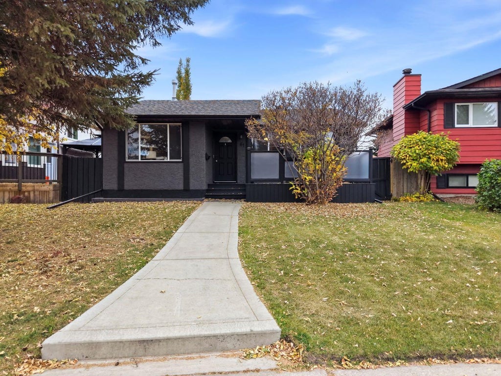 Photo of 61 Chappel Drive, Red Deer, AB T4P 2R6 (MLS # A2351552)